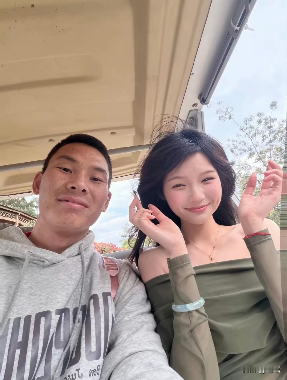 这肯定是她弟，绝不可能是她对象[发怒]嗯对，绝对是