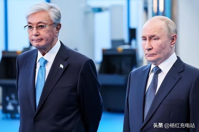 全程低头沉默！盟友当众当面劝和，普京被句句说透，想反驳却无从开口
 
俄乌冲突持