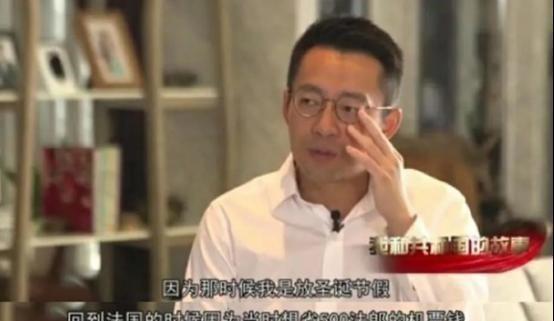 1999年， 汪小菲 在德国机场因为护照问题被扣押。 德国 警察不听他的解释，并