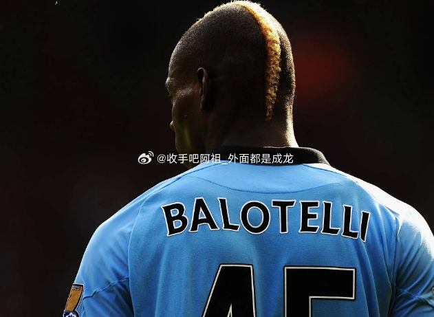 据意大利《都灵体育报》报道，35岁的巴洛特利正在跟随征战伦巴第大区联赛的卡尔佩内