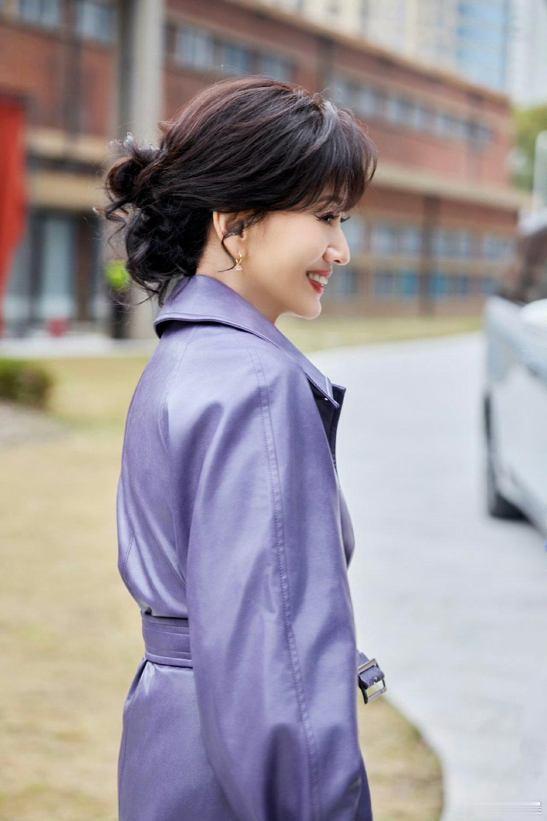 赵雅芝72岁体态 赵雅芝最新路透状态 72岁还能保持如此好体态，赵雅芝最新路透状