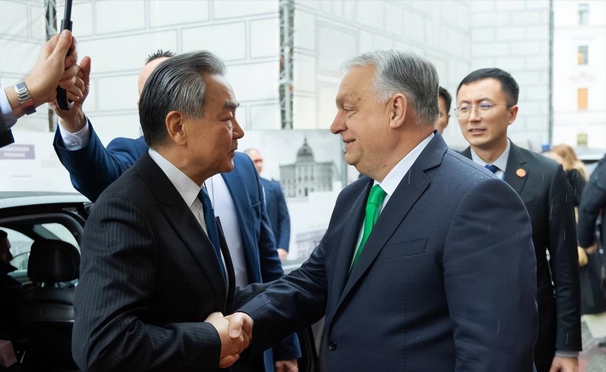超高规格接待中国！可以说，这一次中国出访匈牙利，获得了前所未有的关注！
当地时间