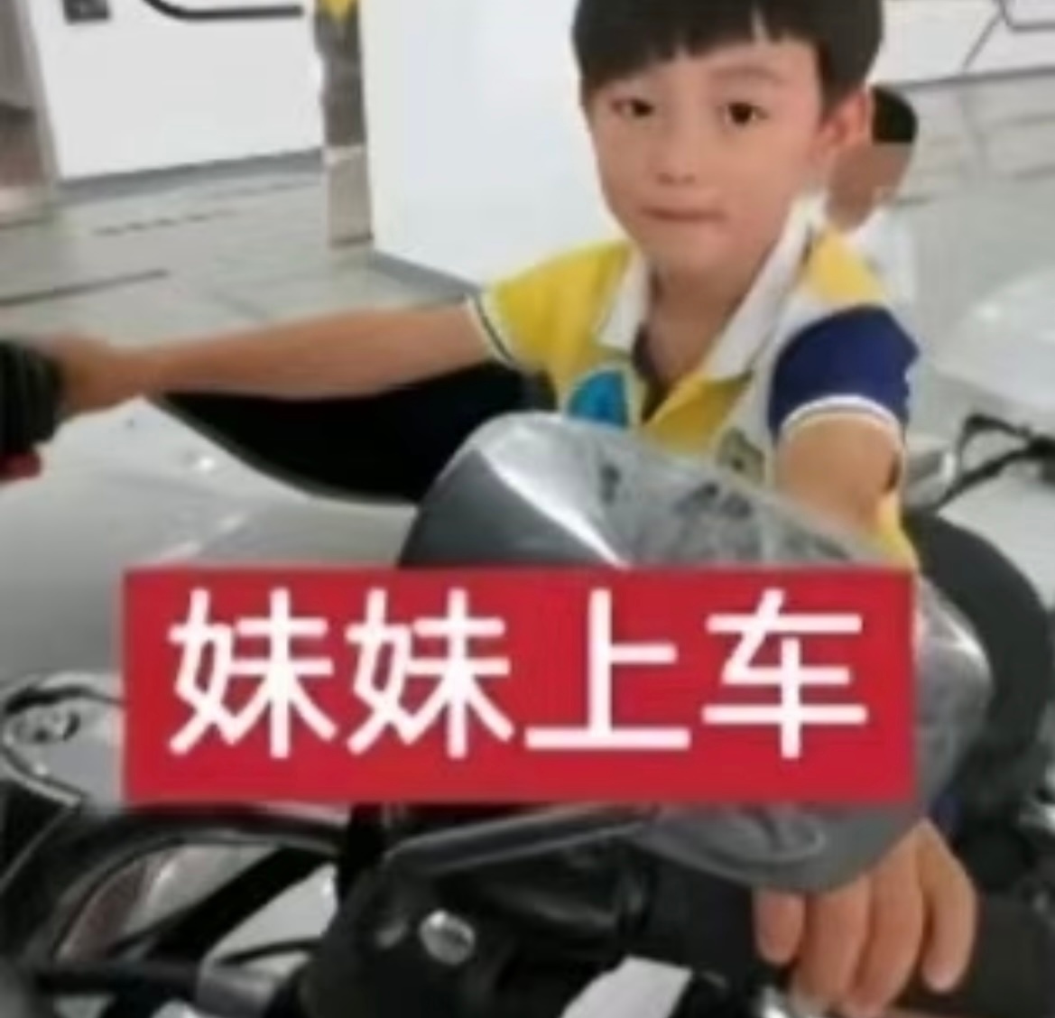 陈露公开讲述和霍尊相处的细节吓死我了看成吴尊愣了半天，看了下时间线，分手找人要钱