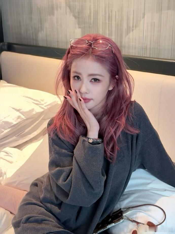 女星粉发造型女明星的粉发造型所有女明星都给我去染粉发好吗好的[期待] ​​​