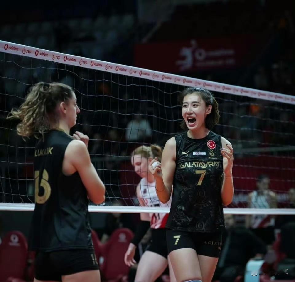 土超女排联赛第10轮焦点战——23点 泽仁体育vs加拉塔萨雷，关注国手王媛媛的海