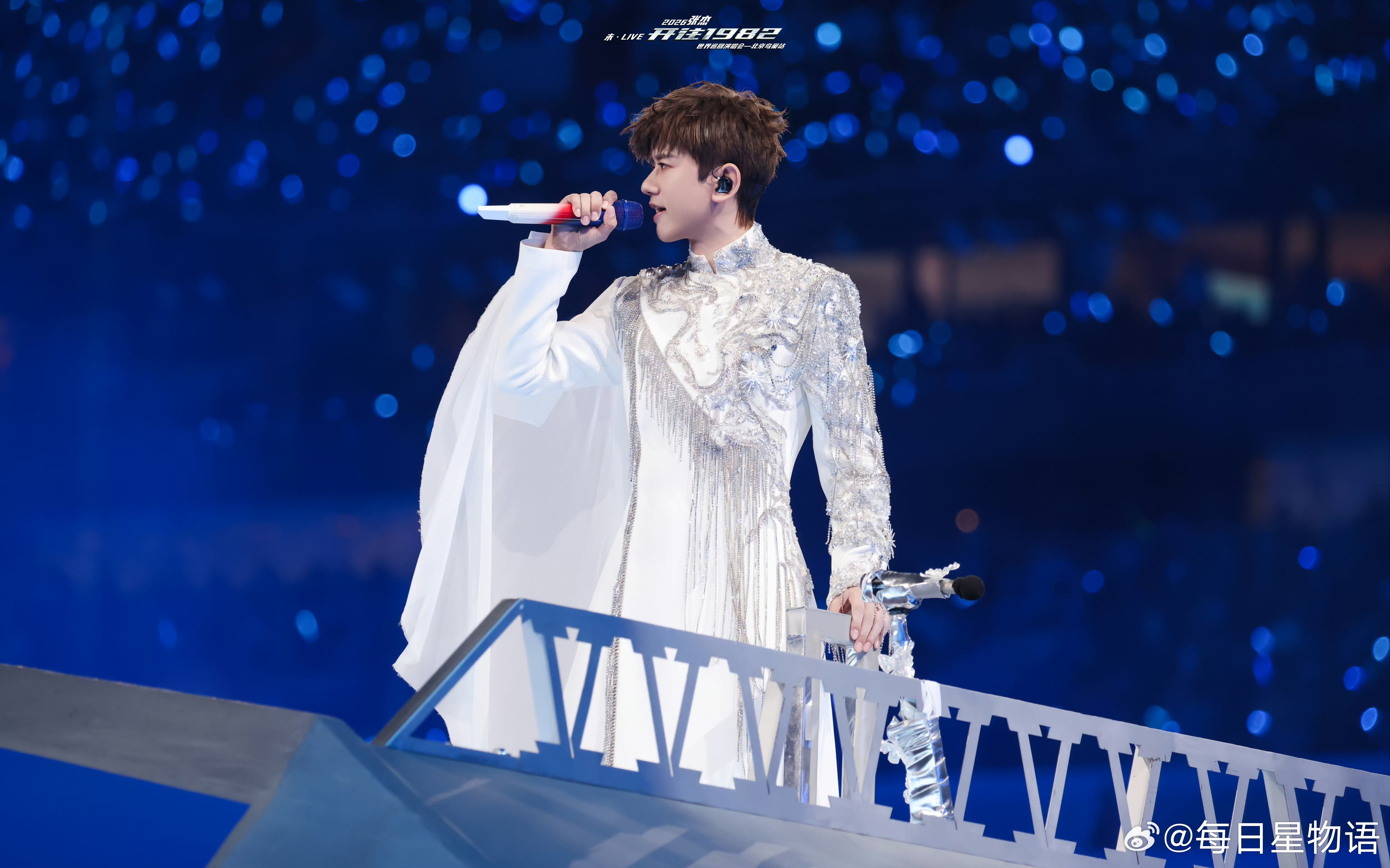 张杰热血开场张杰连开七场状态 谁能不被张杰鸟巢中式开场狠狠戳中！恢弘VCR铺展山