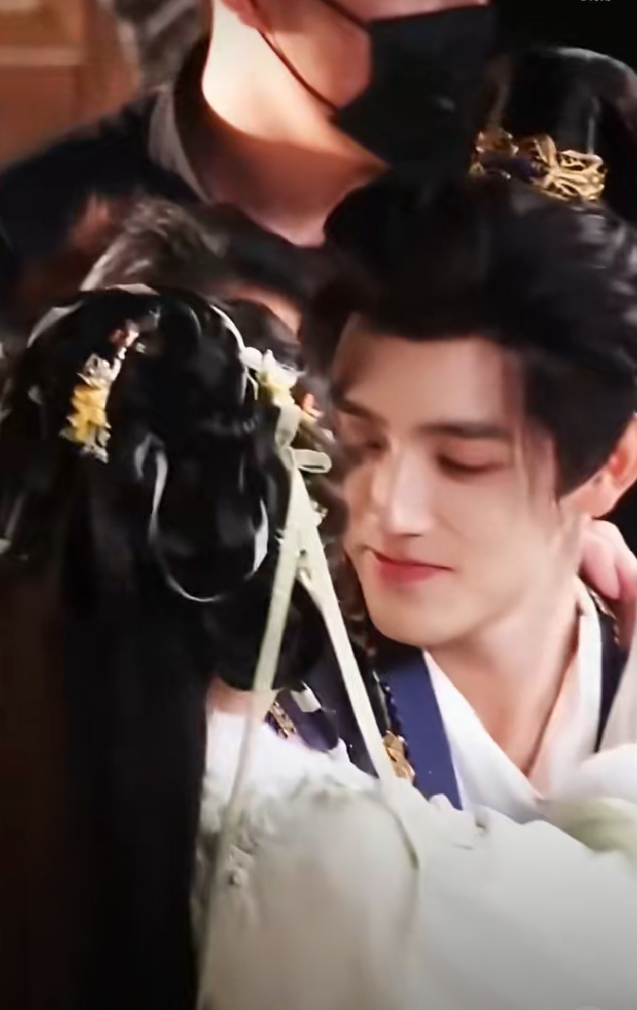 救命！陈飞宇这188cm的“保镖式伴舞”也太可爱了！热巴女王气场全开，阿瑟全程拘