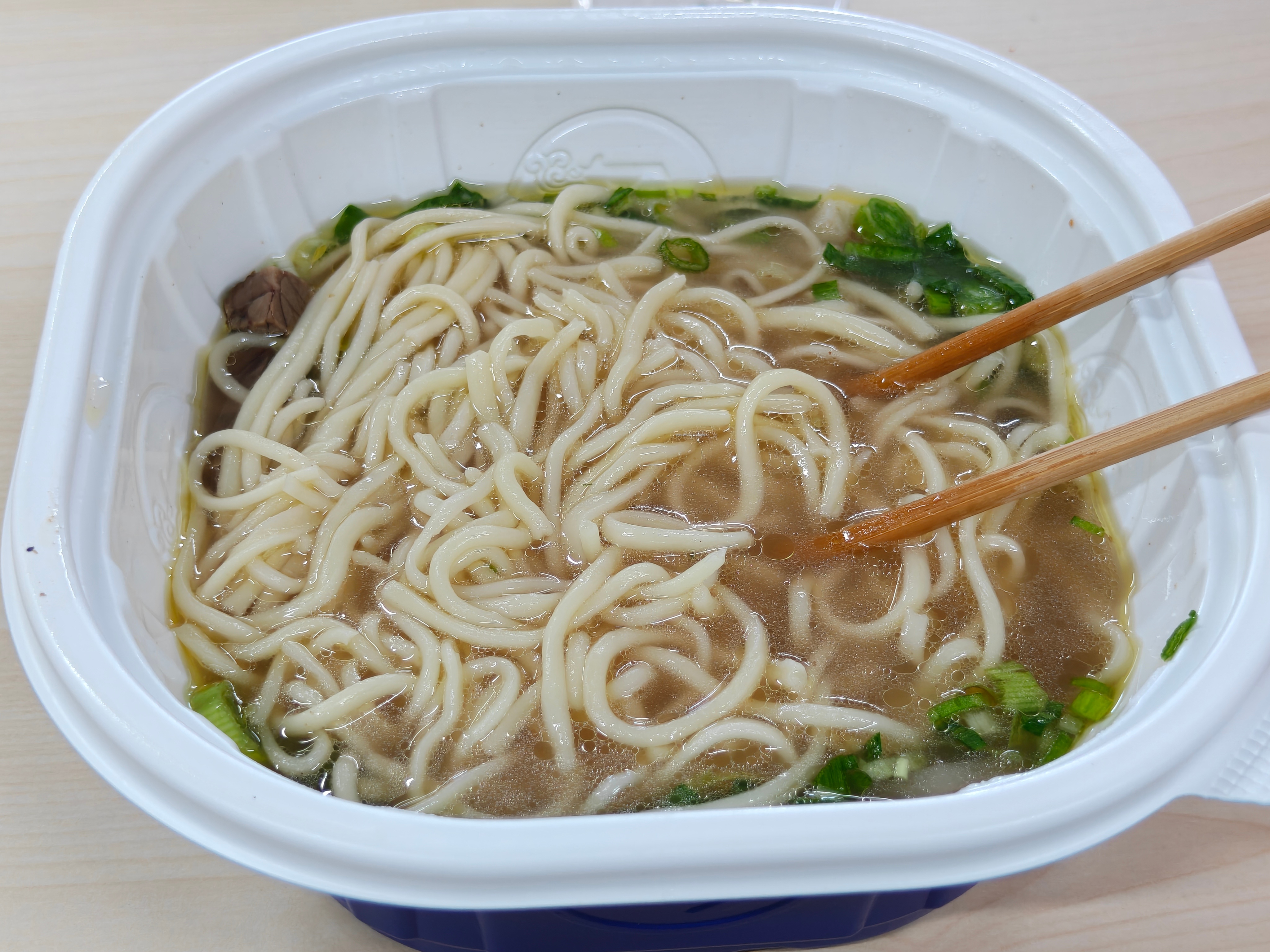 过两天要做胃镜，医生说别吃渣多的食物，可以喝粥吃面条，别吃肉刚吃了一顿面条，都没