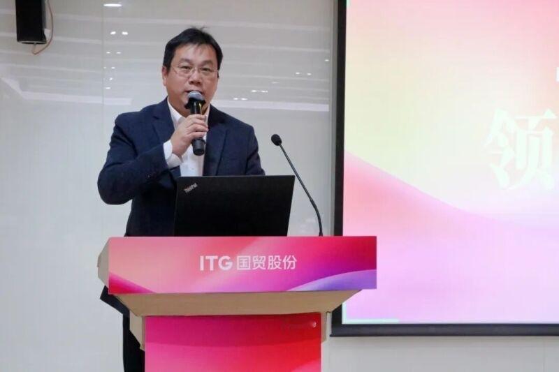 业绩暴跌，厦门国贸提升工资激励高管团队
国企厦门国贸 2025 年归母净利润从 