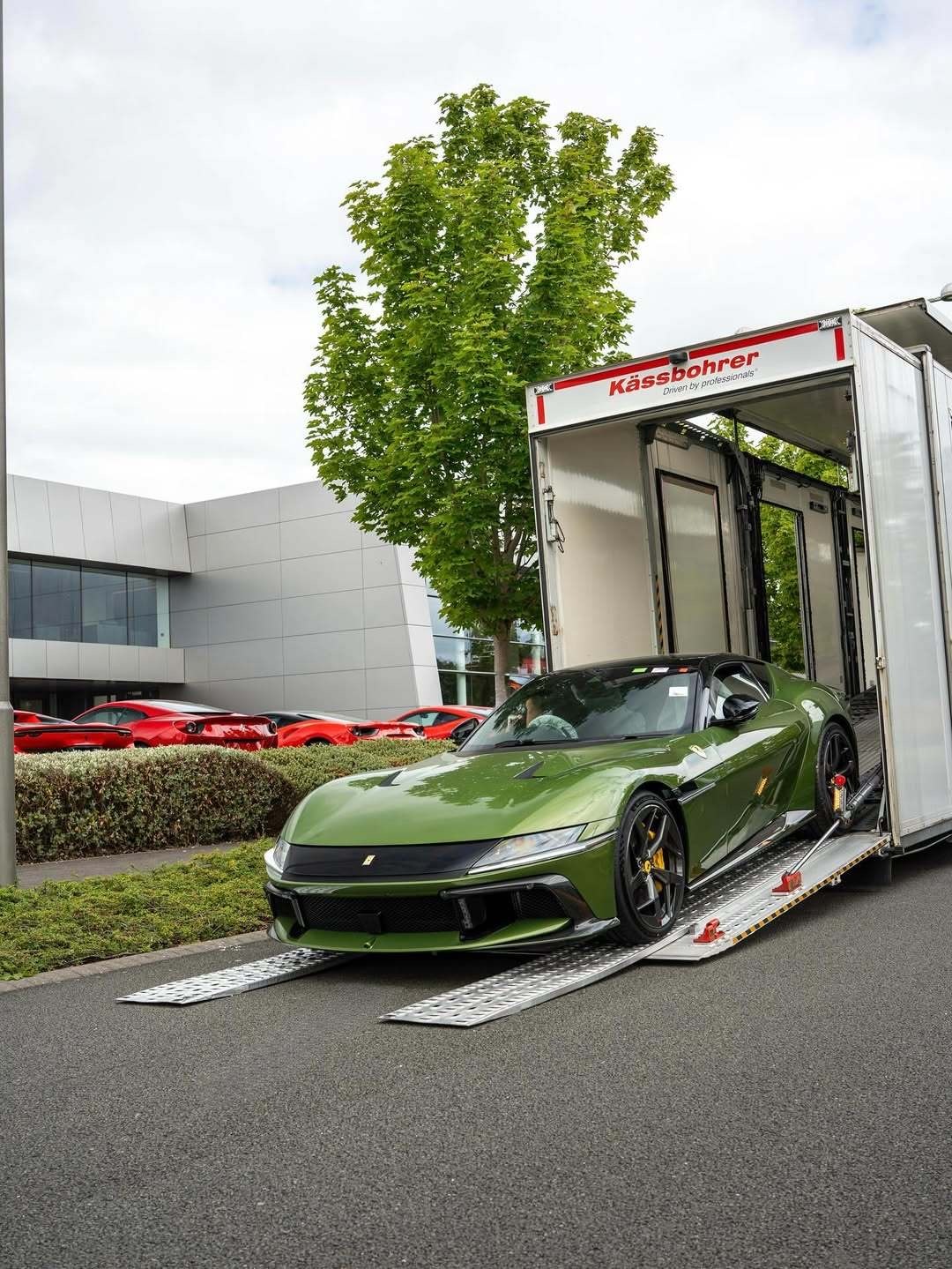 Ferrari 12Cilindri 油漆：Verde Medio Niyink