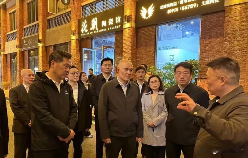 刘越高率队赴江西考察学习文旅和招商引资！近日，刘越高率队赴江西景德镇考察学习文化