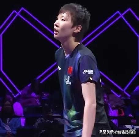 曼玉走了，她没有选择观看大家的比赛，更没有选择在重庆耍两天。
就这样一个人悄无声