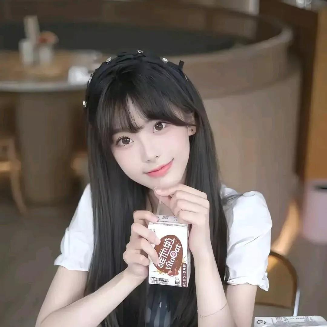 早安，从一杯VitaCoco开始，开启元气满满的一天！😊早安茶香 早安元气弹 