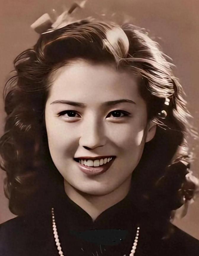 下图这位容貌清秀的女子今已104岁，她叫胡枫，是舞女出身，民国时期曾因为参演《长