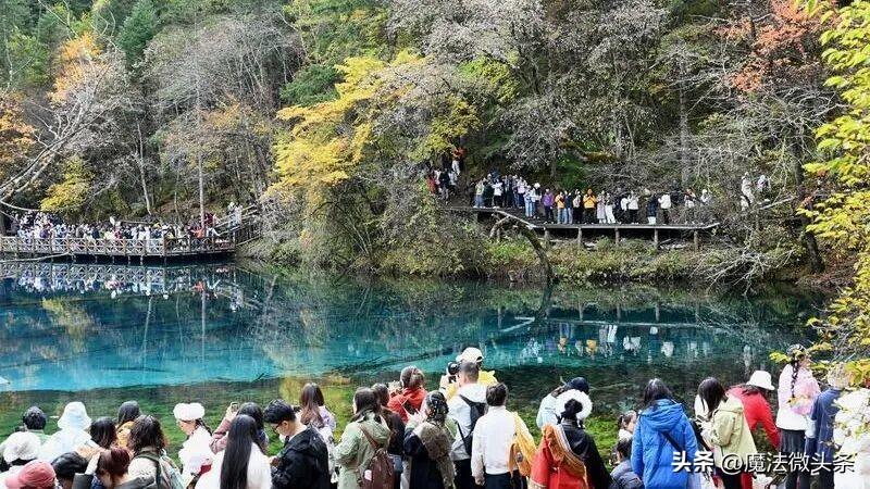 多地官宣春假和五一连休 8 天，这消息简直是打工人的福音！想象一下，连着 8 天