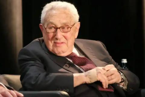 一旦中美开战，美军将全面轰炸中国？100岁的基辛格早就发出过警告：“美国盟友再多