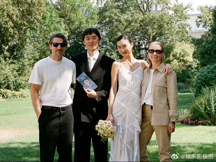 陈瑜林子濠在法国领证了没有狗血曲折的桥段，只有两个人慢慢靠近的温柔。合适的人相遇
