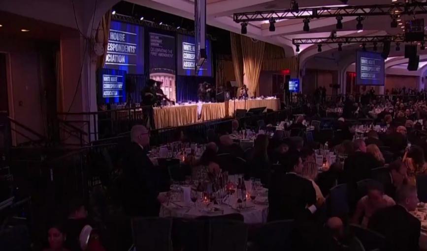 白宫晚宴枪响，特勤局先架走了副总统万斯，然后才护着特朗普撤离，这个先后顺序，瞬间