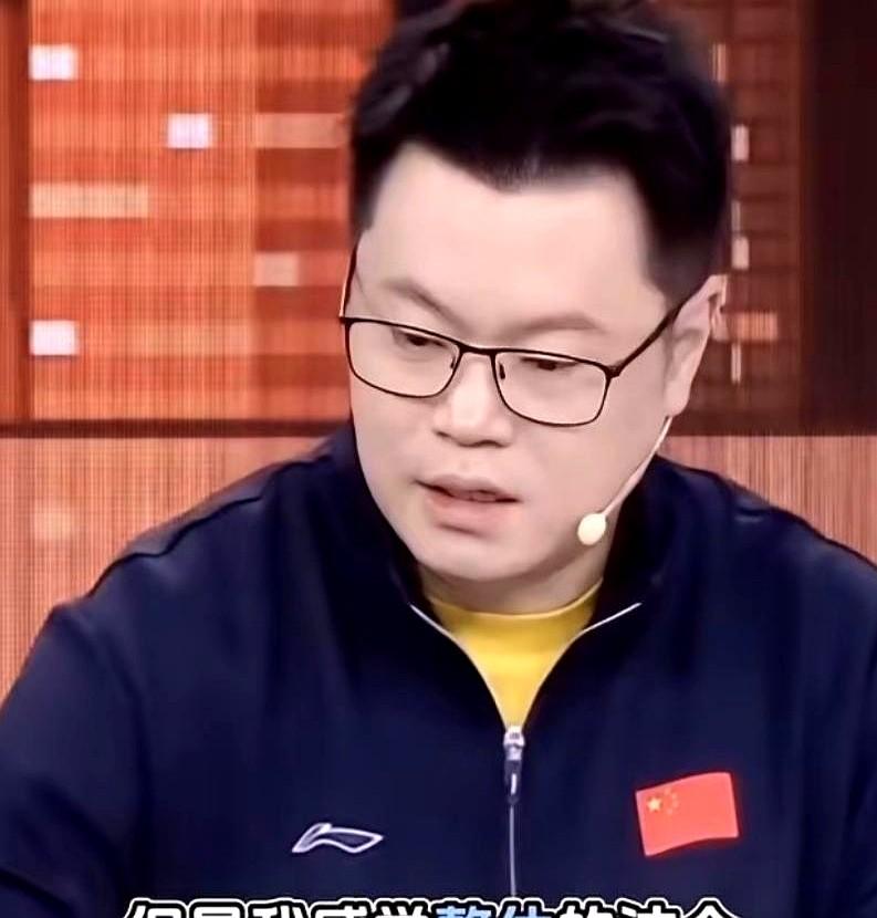 世界第一，世界杯三连冠，没当上队长。
教练组看着那几个实力太近互相较劲的姑娘，索