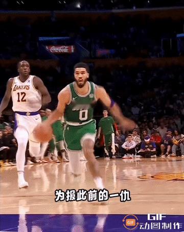 詹姆斯又摊了：詹姆斯追帽塔图姆，被吹犯规，这次我站詹姆斯一边
#每日分享篮球# 