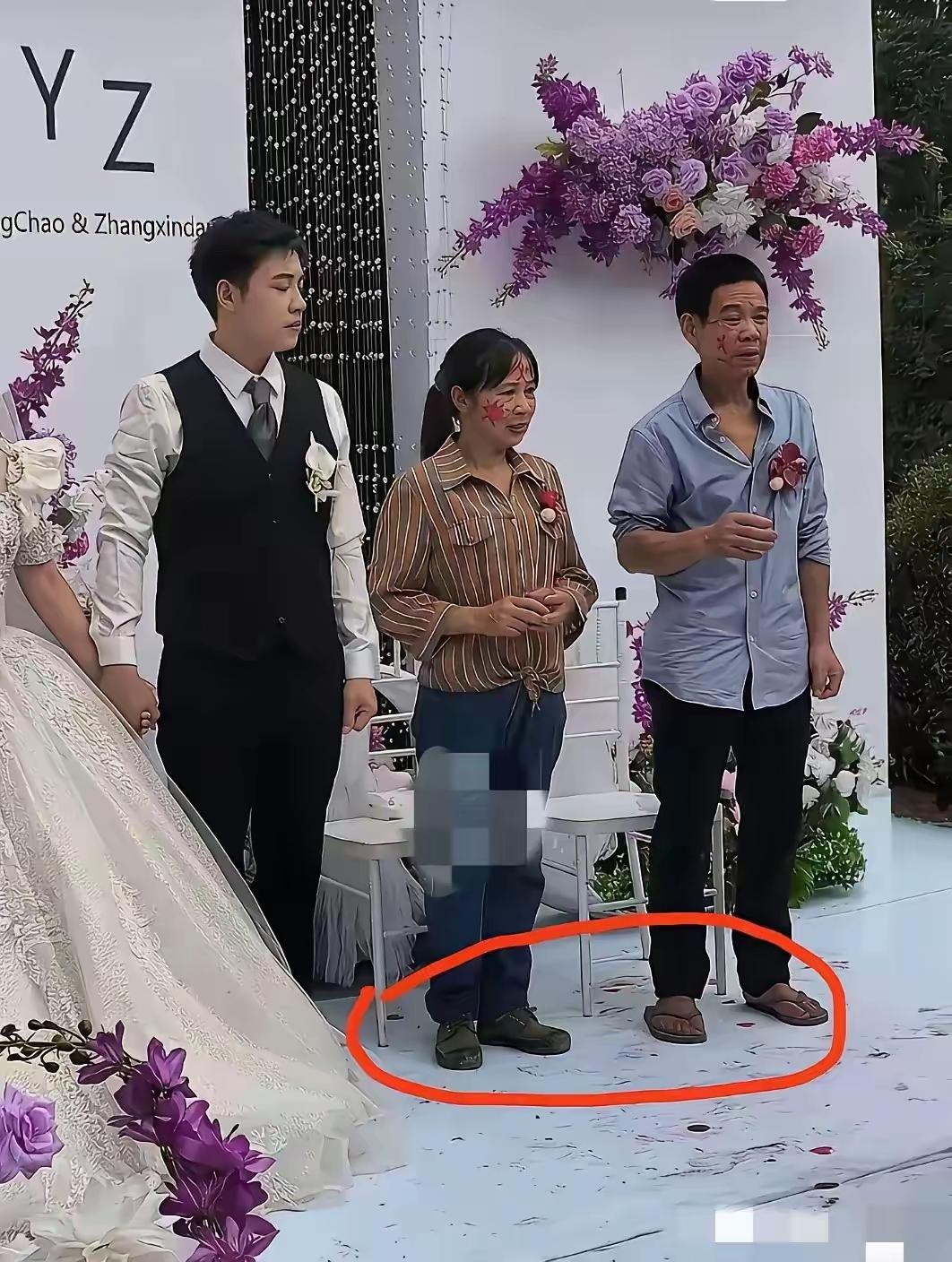 家里不具备这样的条件，还有必要办这样的婚礼仪式吗？两口子辛苦一辈子，舍不得吃舍不