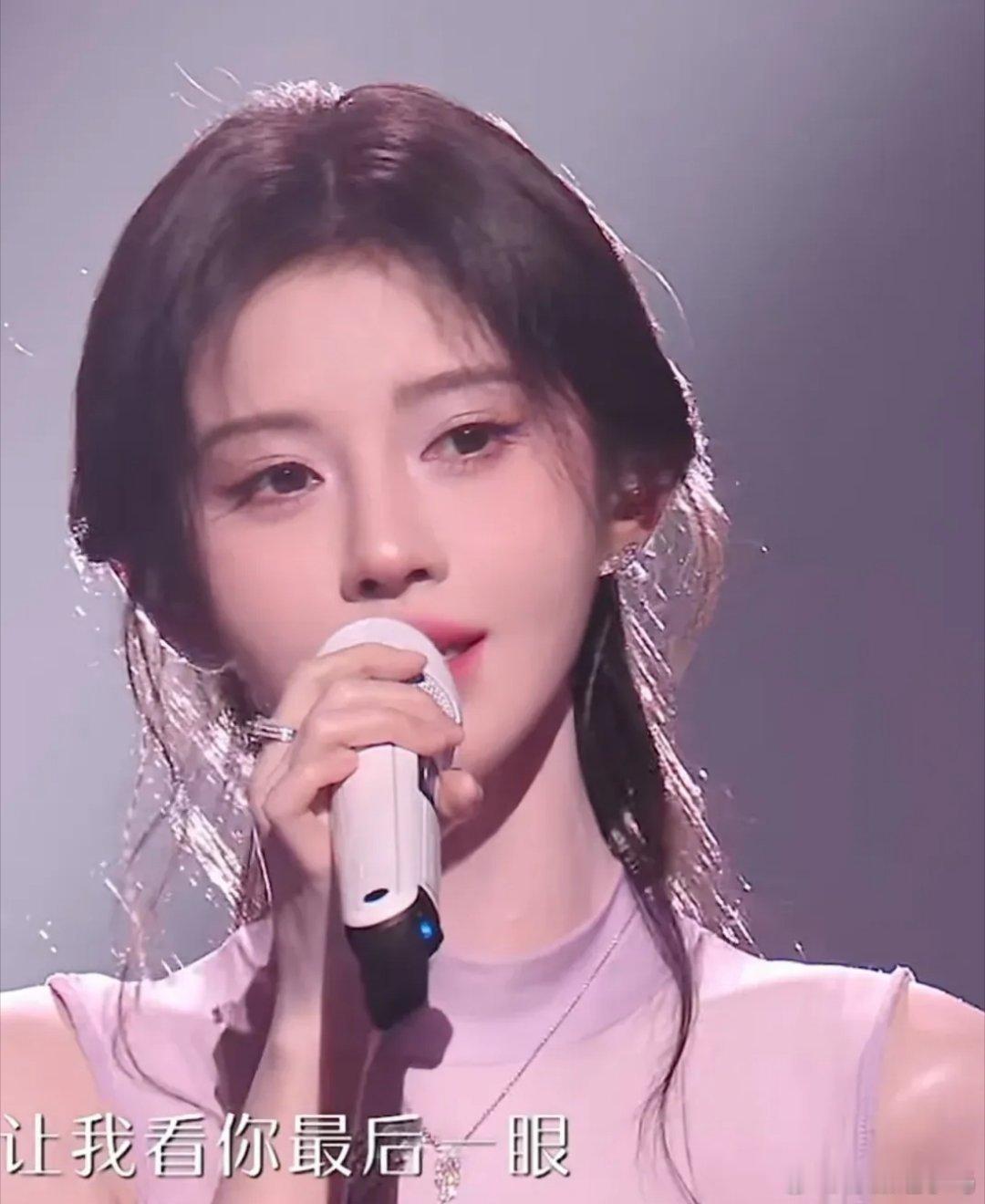 赵丽颖、杨幂这回是真·回春了！ 一个让人梦回薛杉杉，一个恍见夕瑶重现。 39岁的