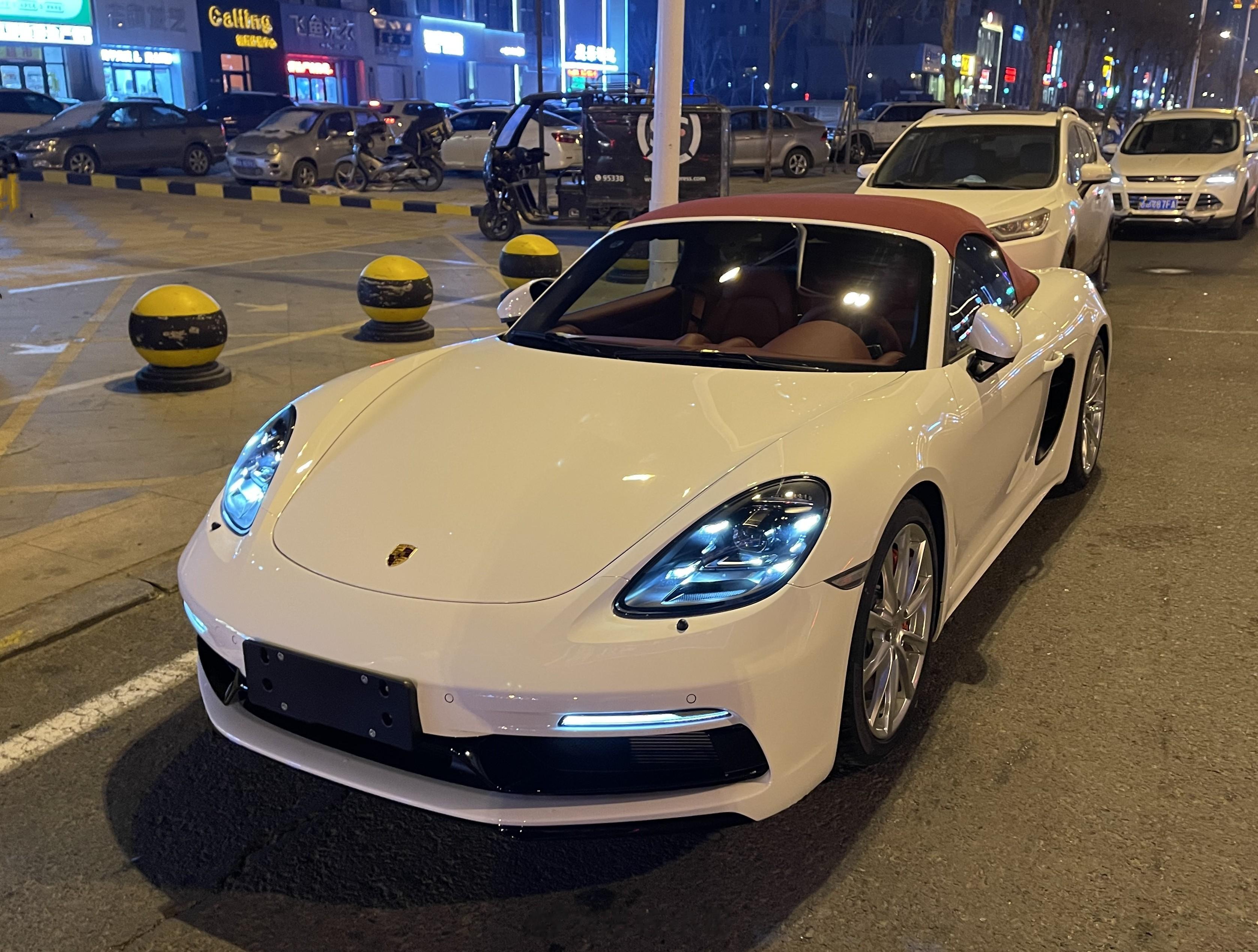 保时捷 718 Boxster S 二手车带PASM运动悬挂、扭矩引导系统、BO