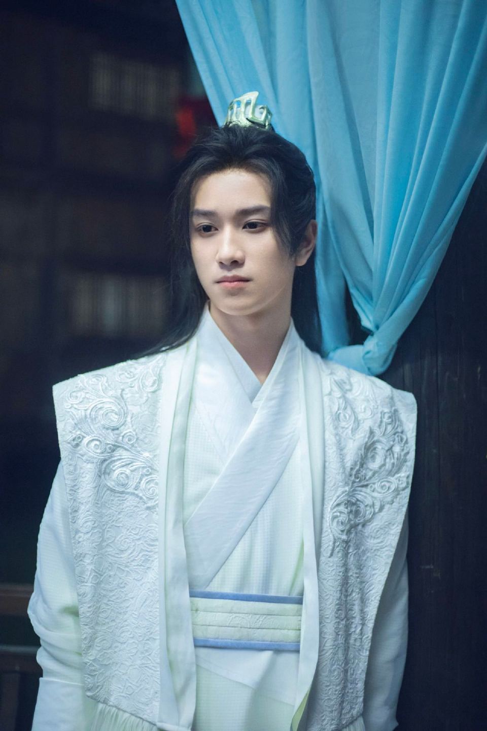 #敖子逸在哪摔倒就在哪做俯卧撑##宁静说敖子逸摔的太帅了# 敖子逸在哪摔倒就在哪