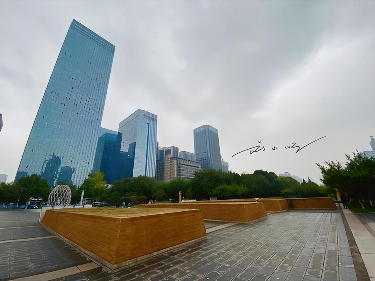 西北第一大城市，却是著名“火炉”之一，游客来旅游，直呼太热了？

大家应该知道，