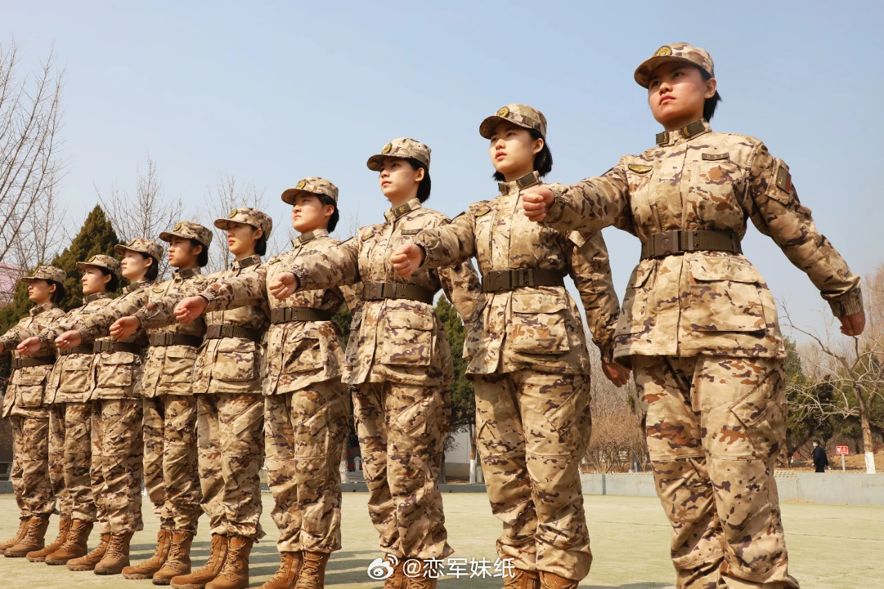#迷彩军恋[超话]#武警北京总队执勤第十三支队的女兵们苦练精训、顽强拼搏以最严整