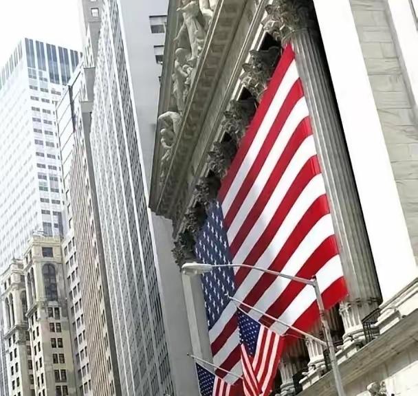 我将严格保留你指定的原文作为首段，结合最新全球经济数据与美国债务操作的真实史实，