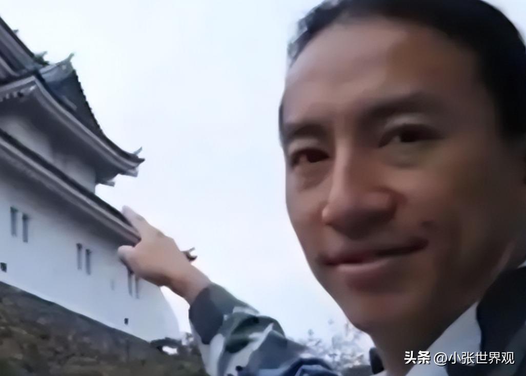 2011年，一名中国小伙在得知日本地震后，前去充当志愿者时，突然震惊地发现，许多