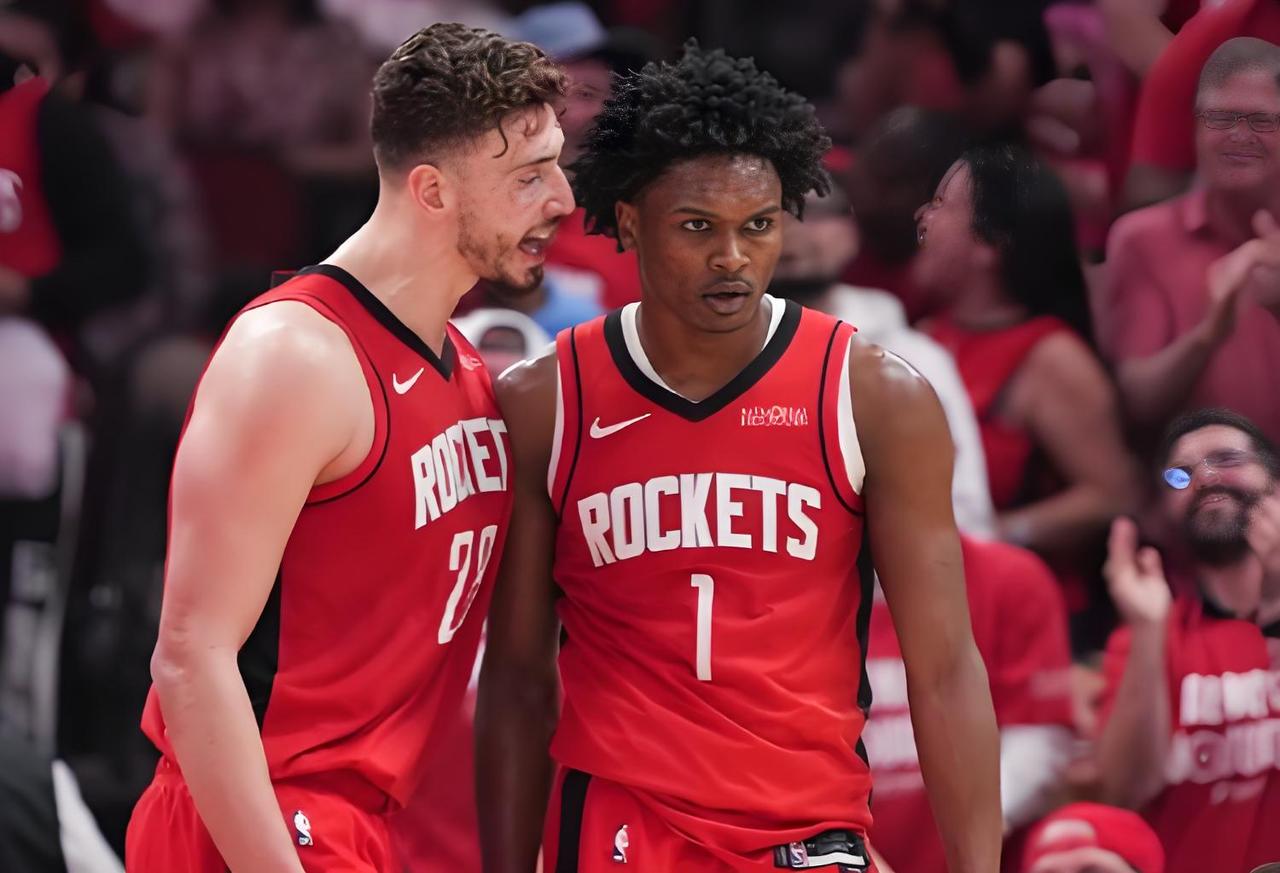 忍无可忍，火箭媒体痛批球队不像一支正规篮球队。

上一场，火箭在人员齐整的情况下