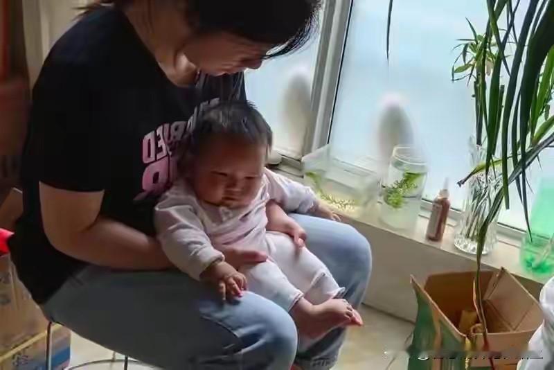 资本找了很多无良的医疗专家，
告诉大家婴儿不能把屎把尿，
否则会如何如何。
根本