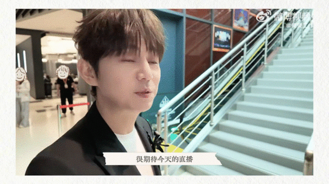 何炅歌手录制vlog歌手2026贴心准备多款护嗓用品，积极就医护理，认真呵护嗓子