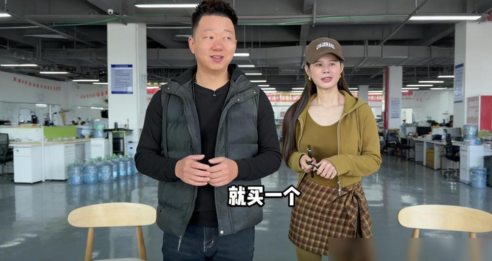 海哥在抖音做农村相亲、情感内容，靠真实风格攒到了初始流量。
可他的内容实在太“