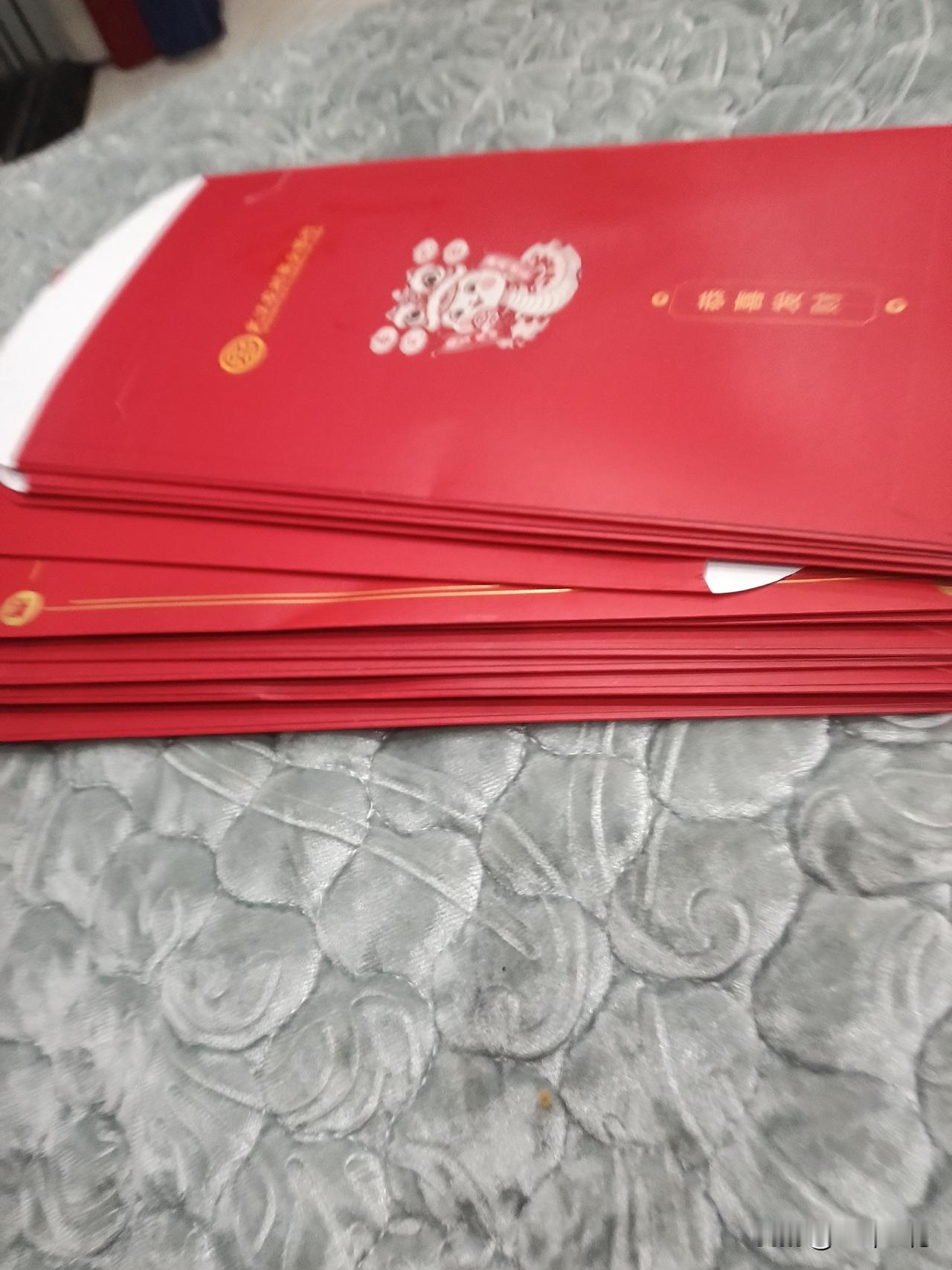 每年过年，这就是老人，最不喜欢的。
年年九个红包，必须准备的，一家人，一个不是能