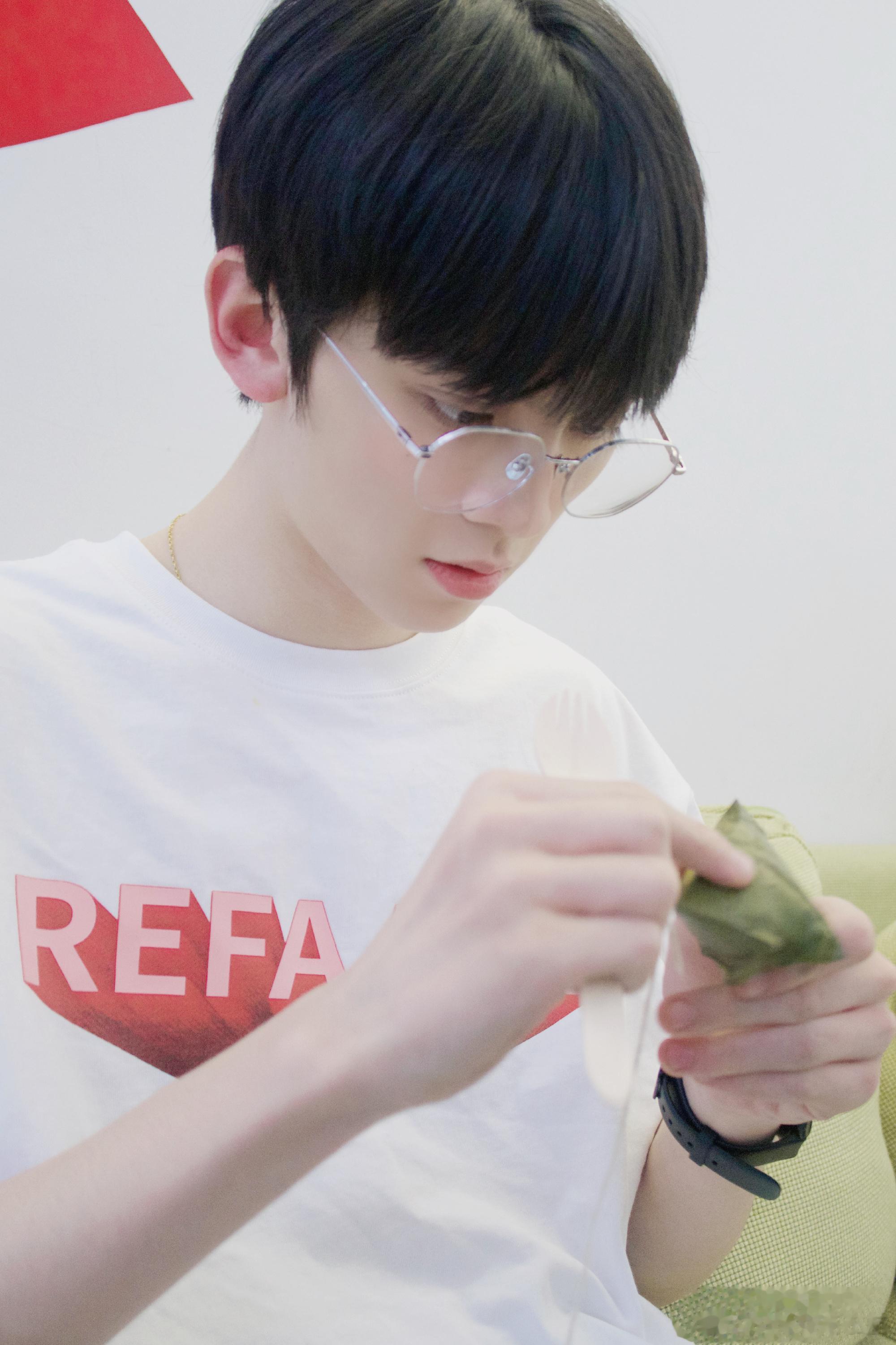 #左航ZH[超话]# [航天员]#左航 混血感美颜rap担# [航天员]#左航 