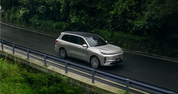 吉利高管：有车企为博流量盲目模仿 拉低抹黑中国车设计高度