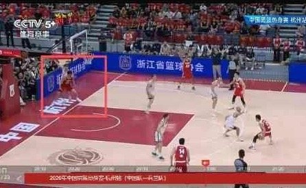 怎么卡位卡到界外去了？？？杨瀚森回国首秀