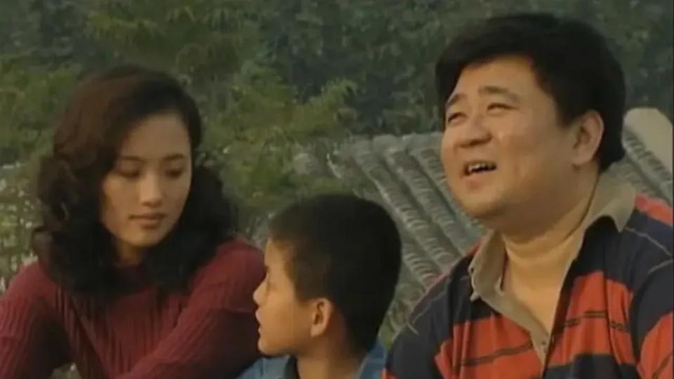 1998年，筹拍《贫嘴张大民的幸福生活》，梁冠华跟导演说:“演我媳妇的，你得给我