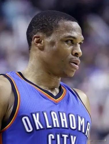 拉塞尔-威斯布鲁克职业生涯在NBA伤病数据库中留下了70条伤病记录，包括15次脚