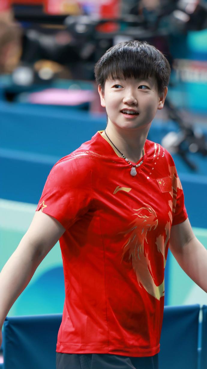 孙颖莎成了所有人的“公敌”！
连38岁的萨马拉在面对她时，都能不断给她制造麻烦。