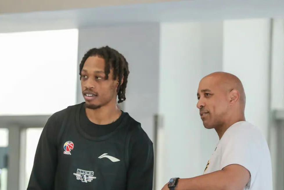 北京北汽男篮完成对新外援威廉姆斯注册，和赵睿、曾凡博一起参加了合练。

4月22