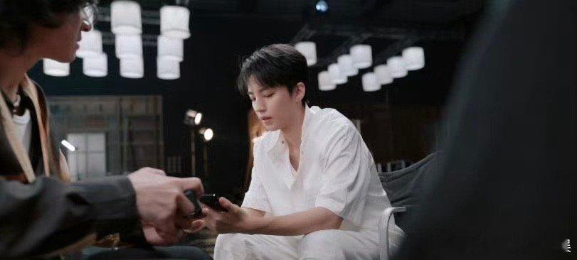 #王俊凯[超话]##王俊凯打着打着不笑了#真的太喜欢王俊凯了，而且我觉得你现在肯