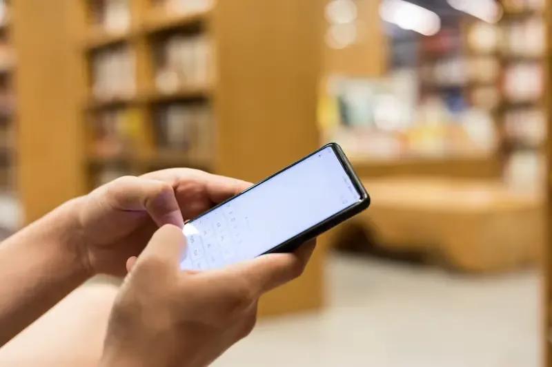 难道离了手机就无法学习了吗？往昔没有手机的年代，照样培育出了无数顶尖科研人才，卫