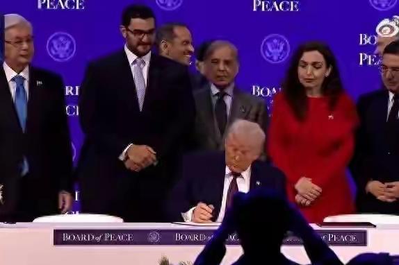 特朗普暴怒：和平大计三天崩盘！俄欧联手拆局