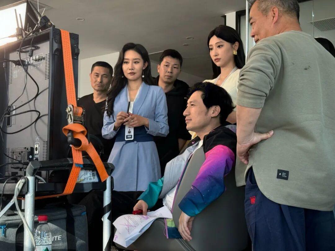 集体讨薪！
1月6日，广东，肖文宇、伍怡桥等多位短剧演员公开讨薪，控诉制片方拖欠