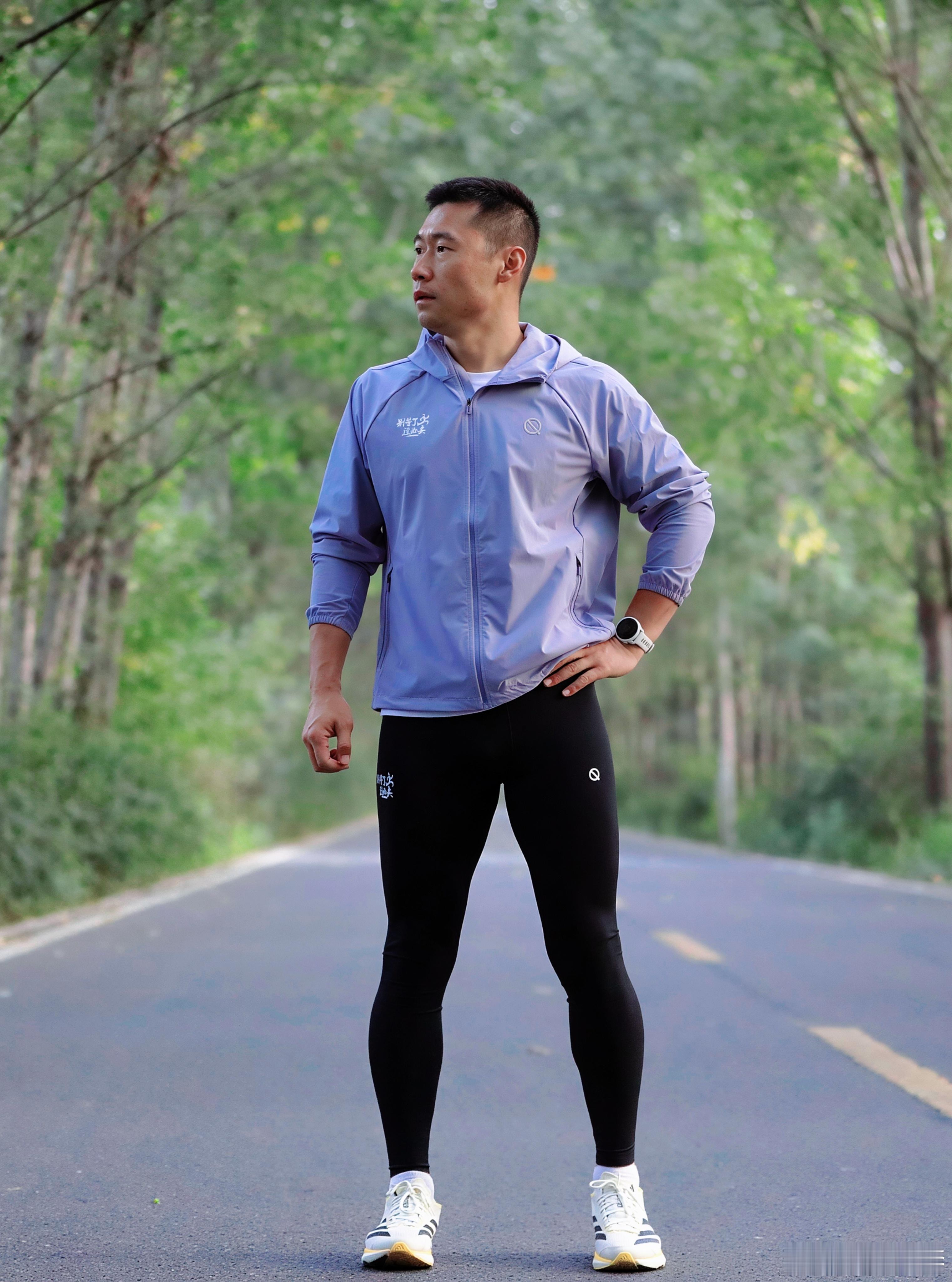 “别等了没必要”新团服附身。​​每年都被期待和催新的产品，9月终于携手轻功上新了