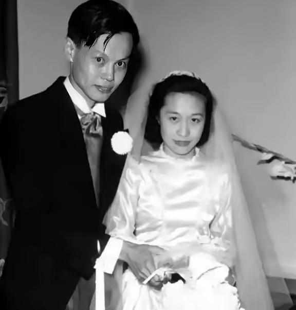 一直以为杨振宁只有两段感情，就是杜致礼和翁帆，没想到在杜致礼之前，他还有一段初恋